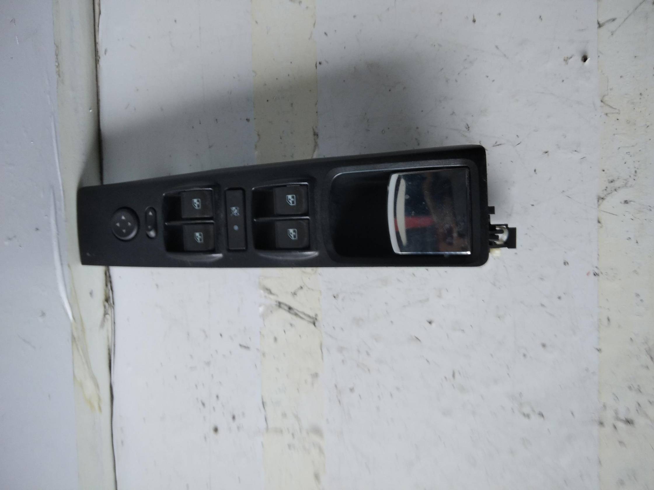 Interruttore alzacristalli porta ant. sx.